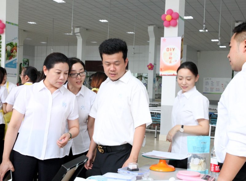 福滿中秋 情系國茂？